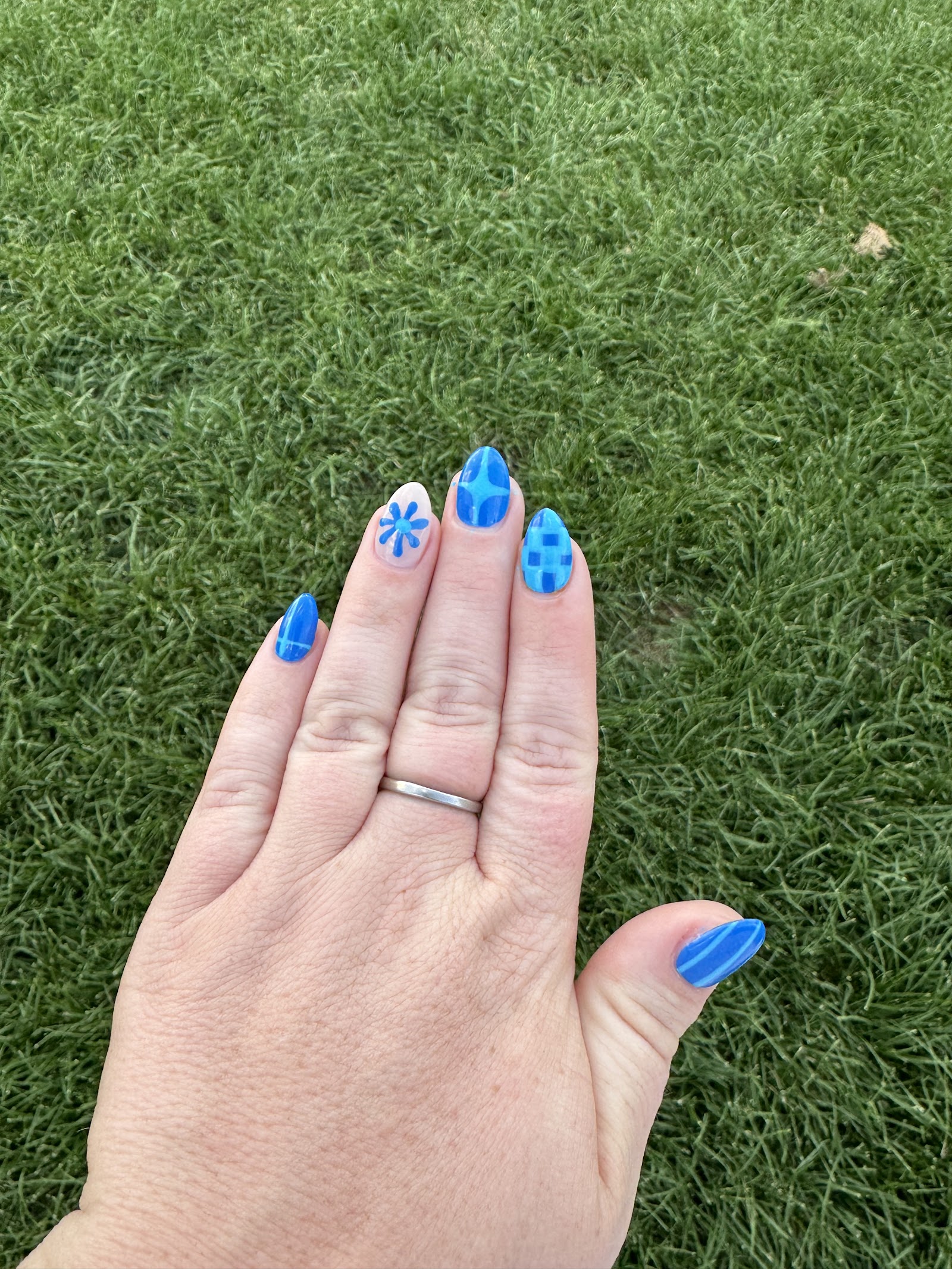 Lola Nails & Lashes nail photo 5