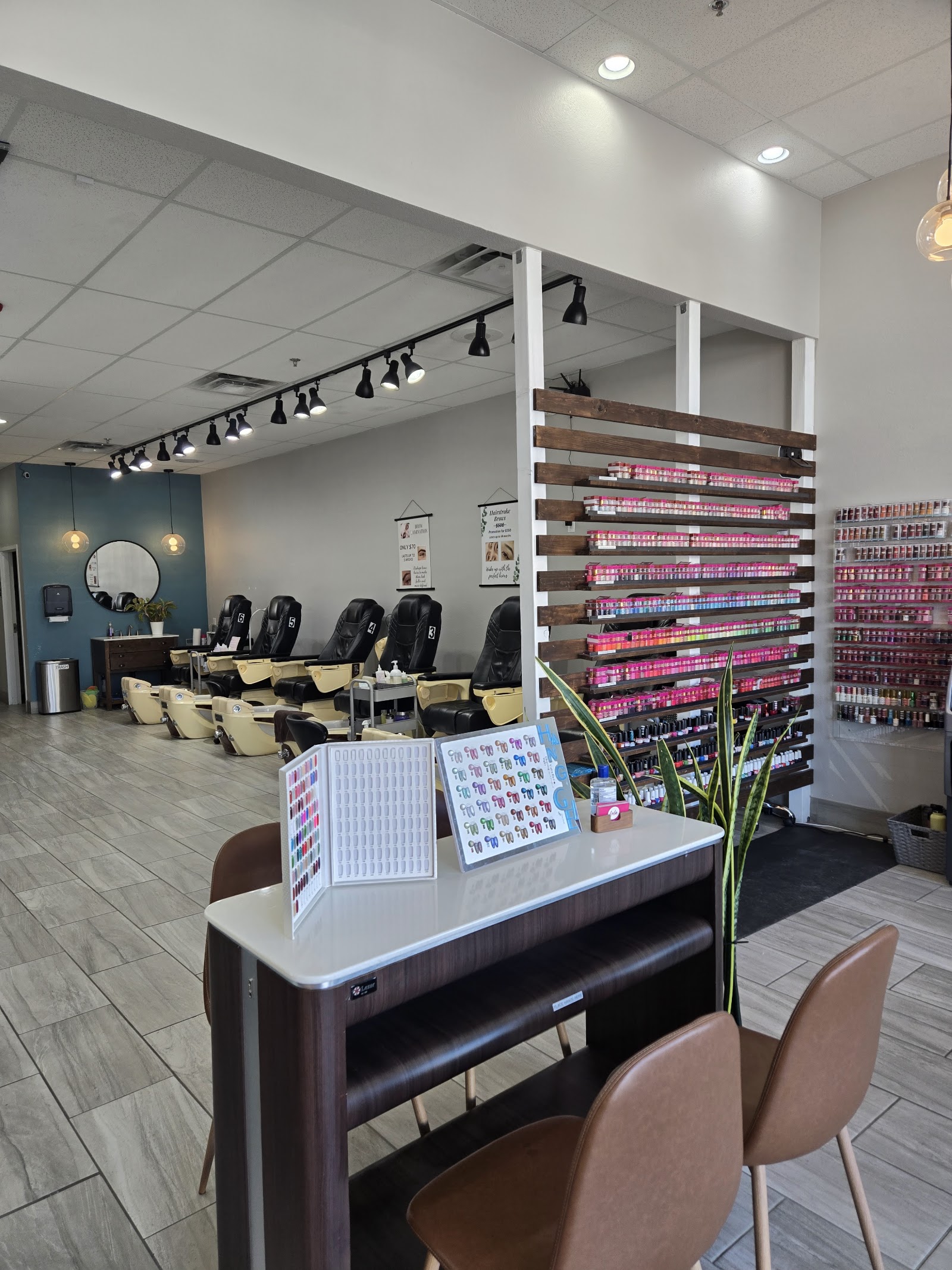 Lola Nails & Lashes nail photo 8